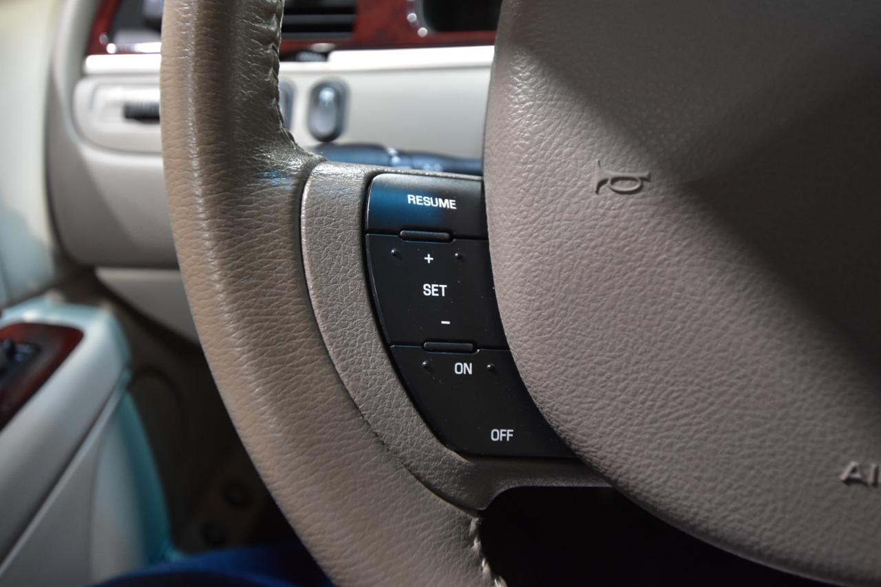 Lincoln Town Car 4dr Sdn Signature Limited 2005