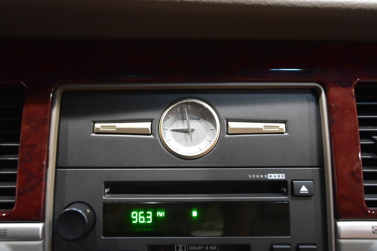 Lincoln Town Car 4dr Sdn Signature Limited 2005