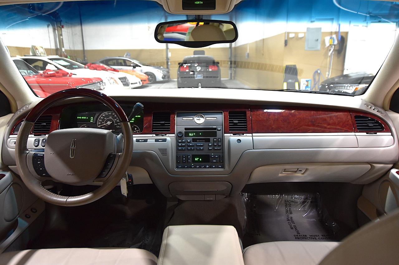 Lincoln Town Car 4dr Sdn Signature Limited 2005