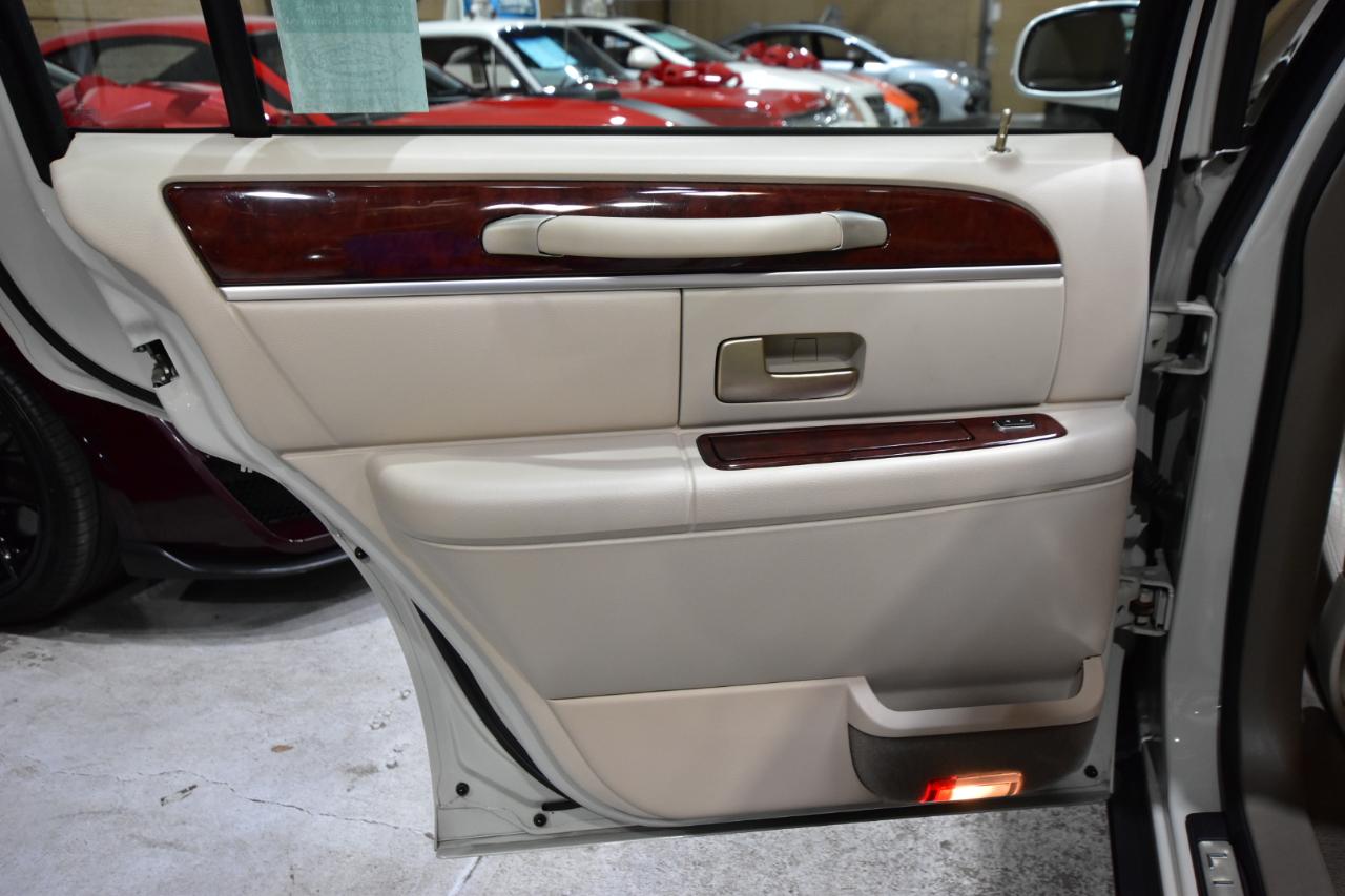 Lincoln Town Car 4dr Sdn Signature Limited 2005