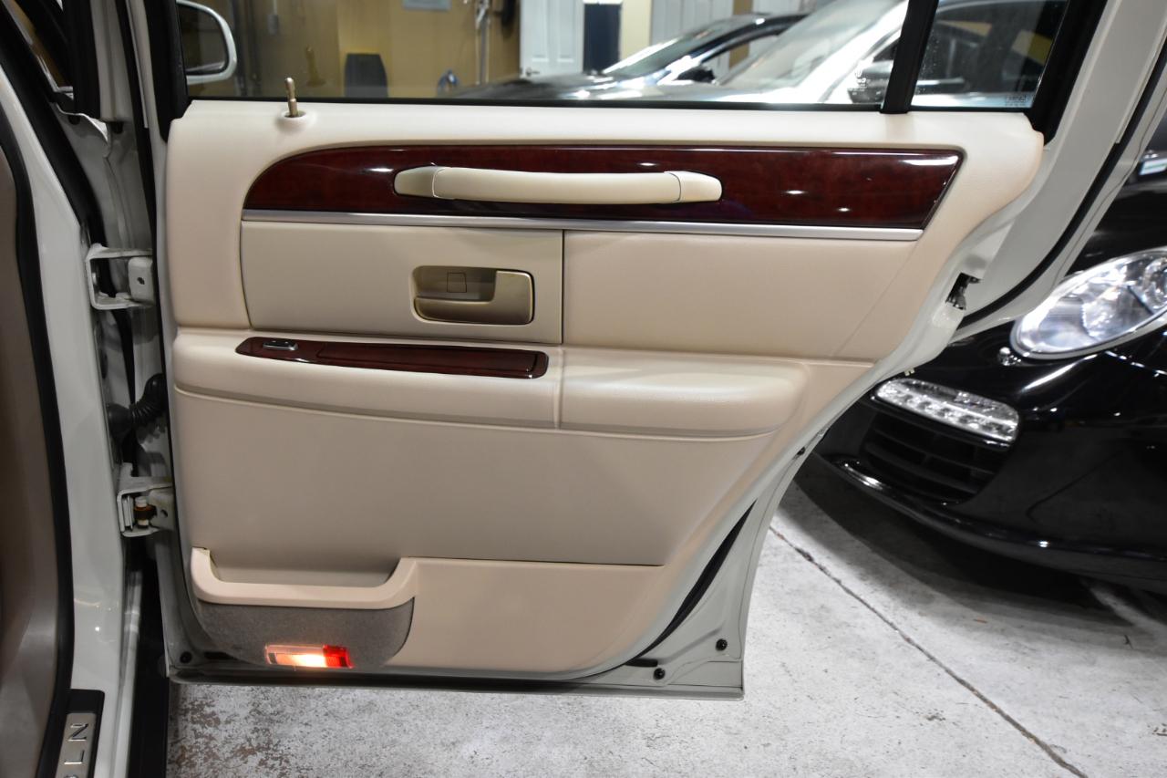 Lincoln Town Car 4dr Sdn Signature Limited 2005