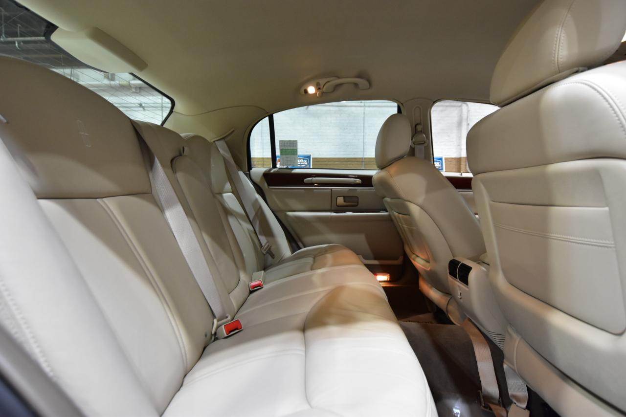 Lincoln Town Car 4dr Sdn Signature Limited 2005