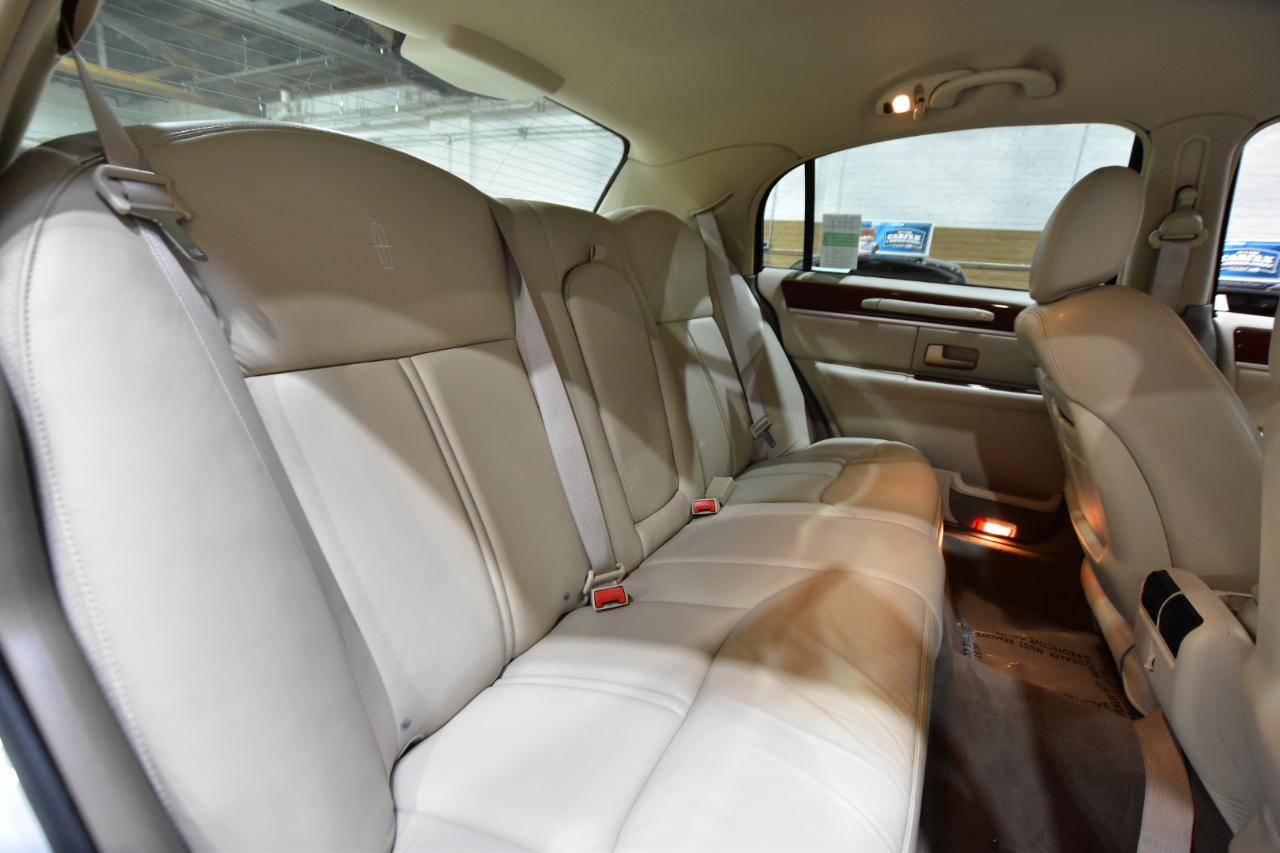 Lincoln Town Car 4dr Sdn Signature Limited 2005