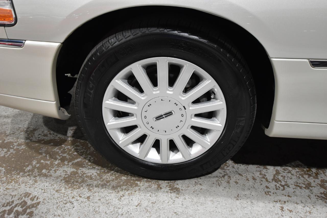 Lincoln Town Car 4dr Sdn Signature Limited 2005