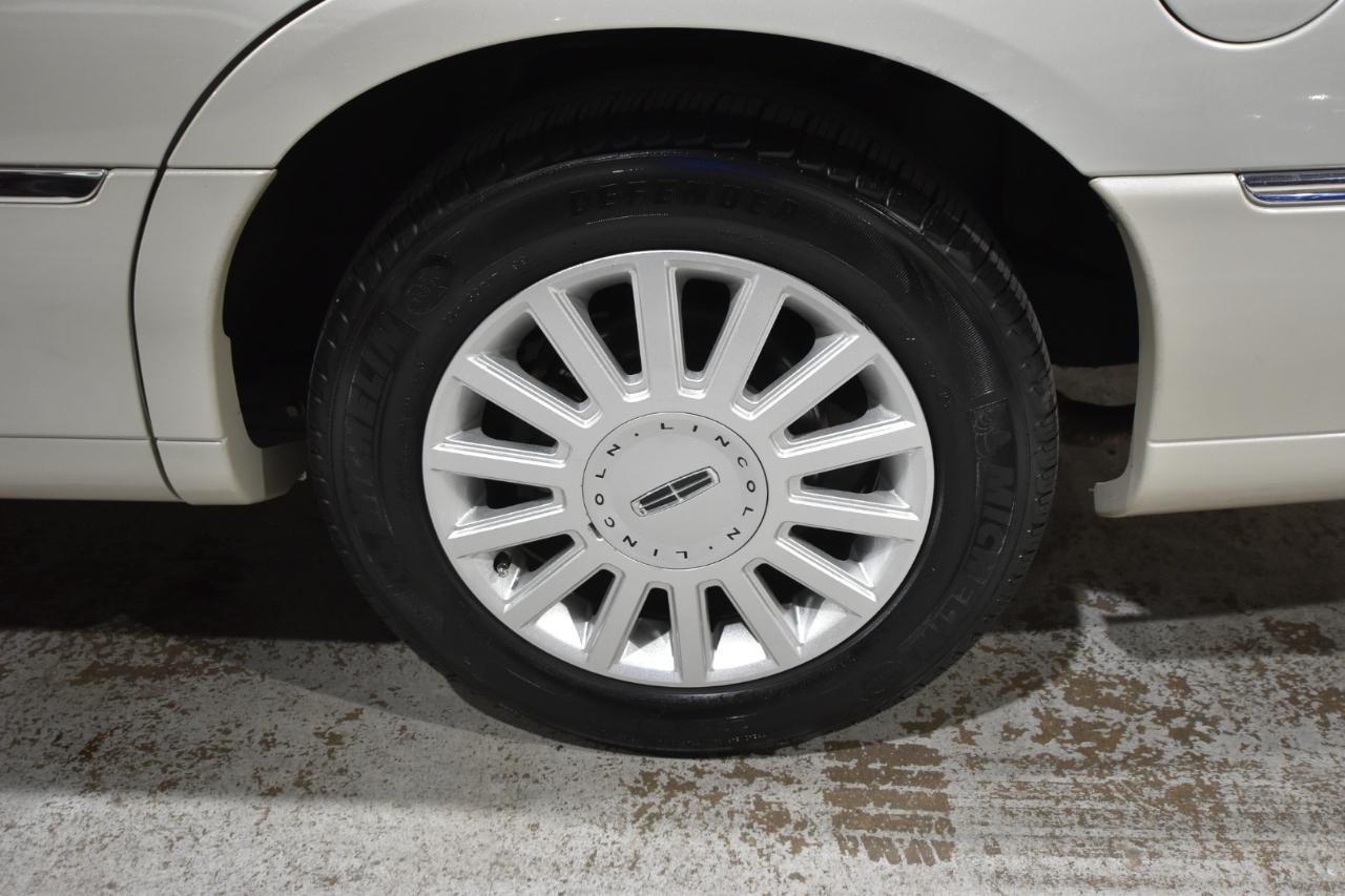 Lincoln Town Car 4dr Sdn Signature Limited 2005