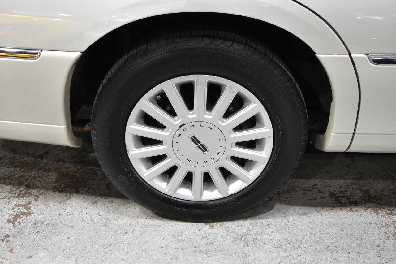 Lincoln Town Car 4dr Sdn Signature Limited 2005