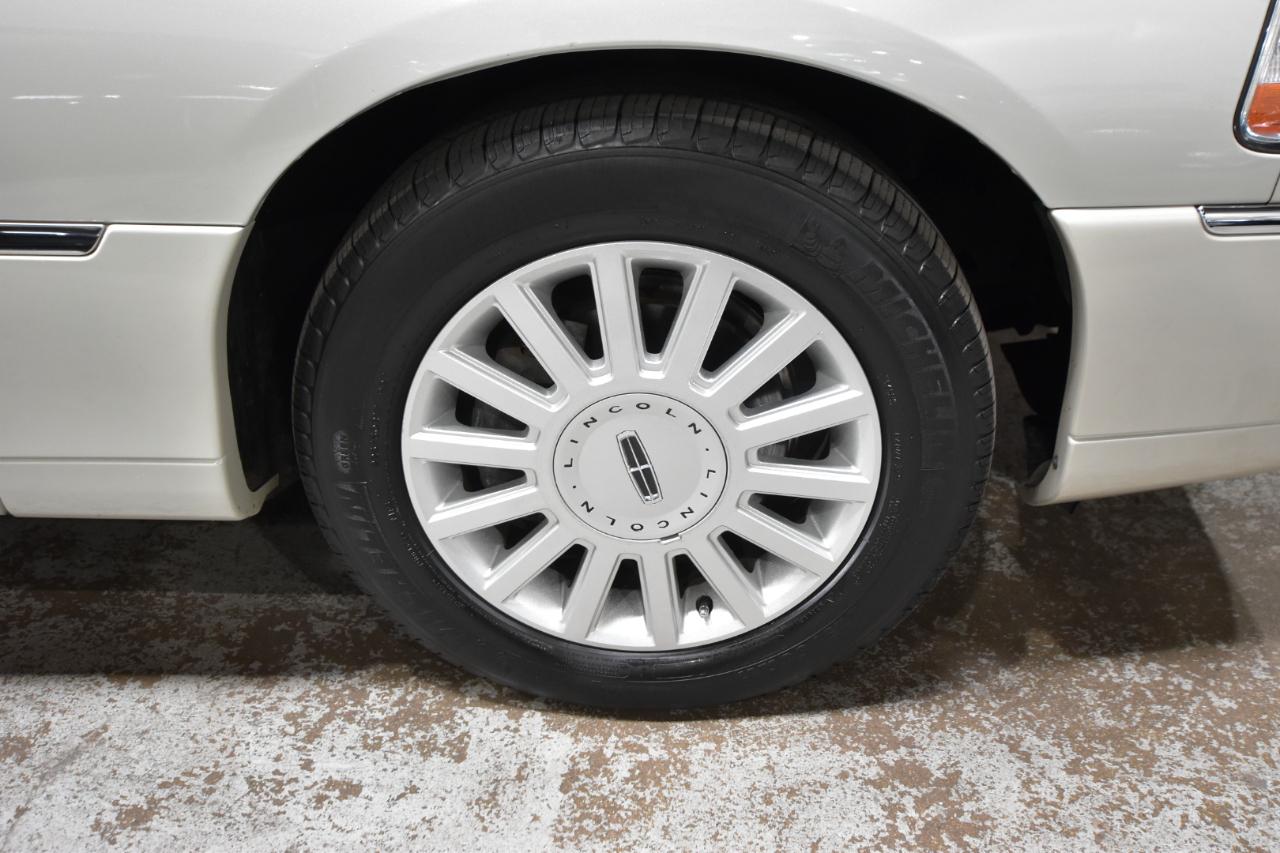 Lincoln Town Car 4dr Sdn Signature Limited 2005