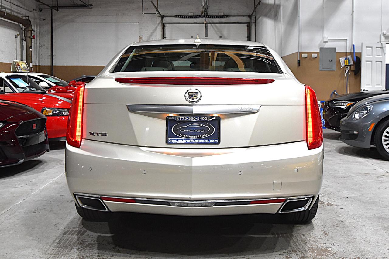 Cadillac XTS 4dr Sdn Luxury FWD 2013