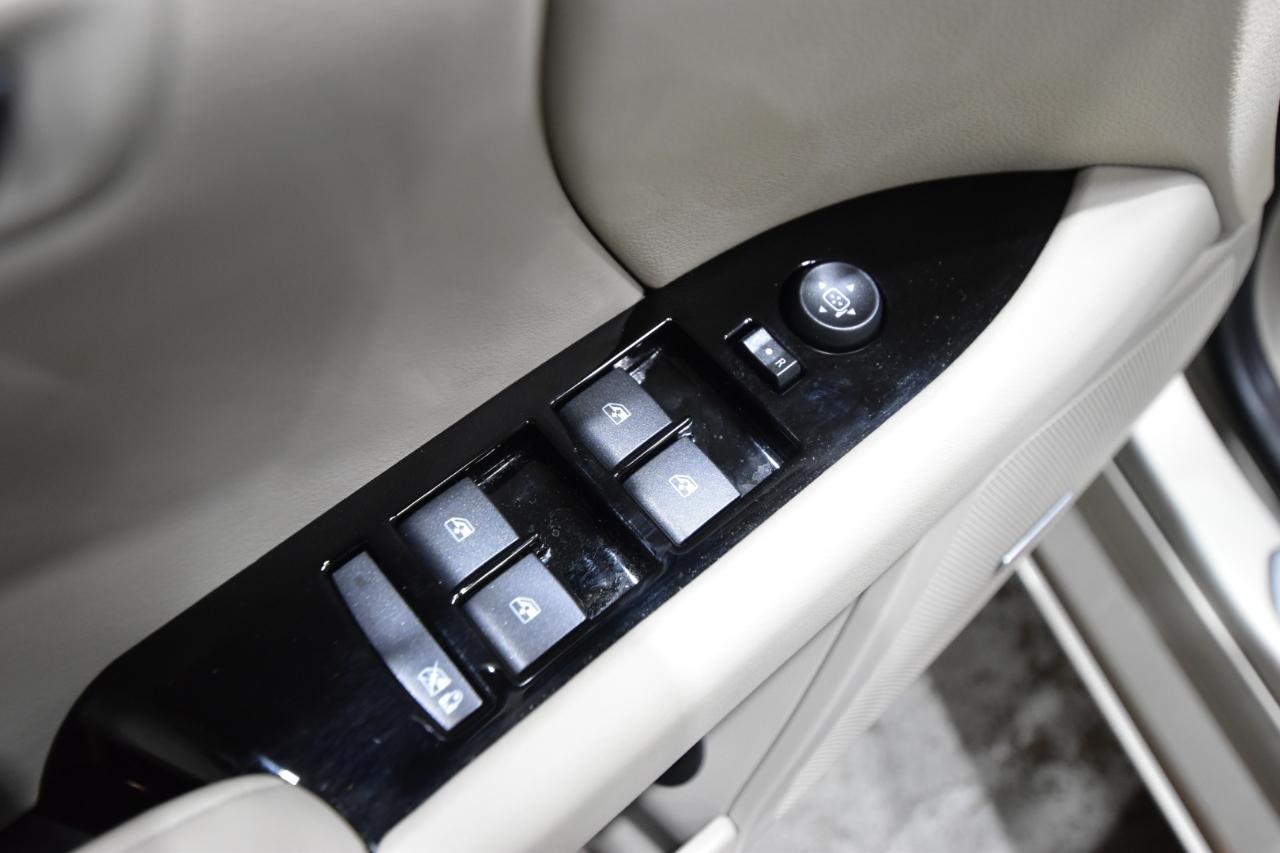 Cadillac XTS 4dr Sdn Luxury FWD 2013