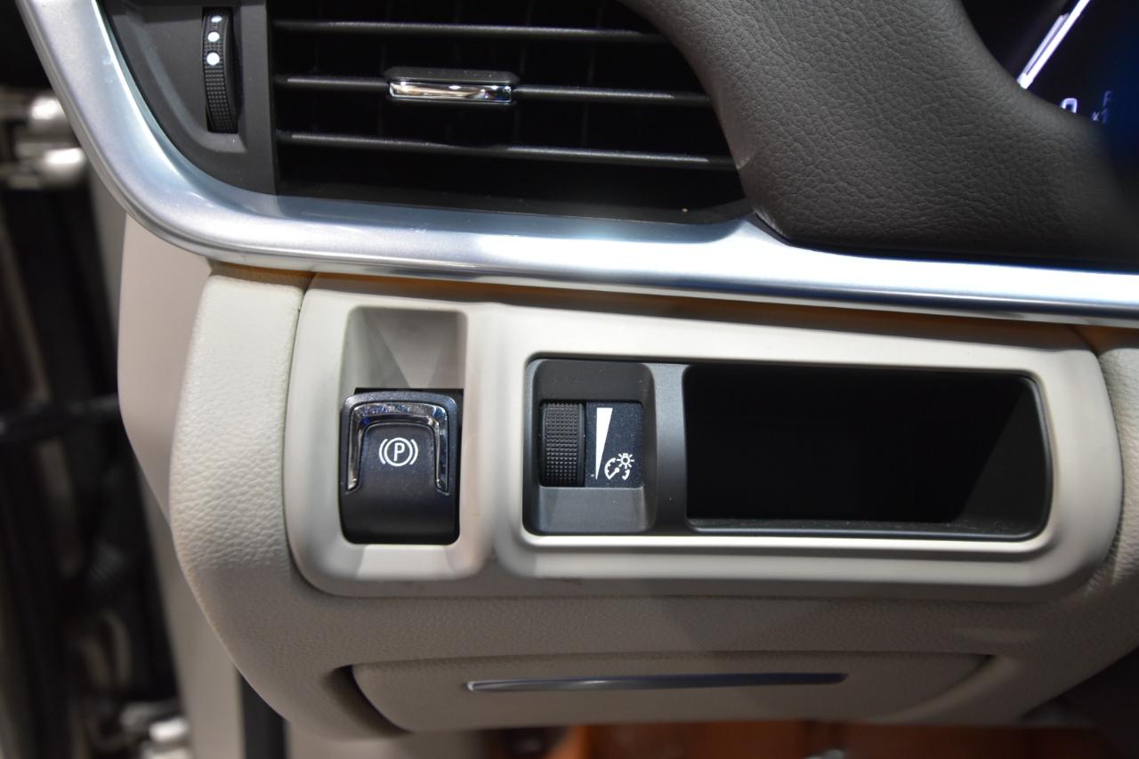 Cadillac XTS 4dr Sdn Luxury FWD 2013