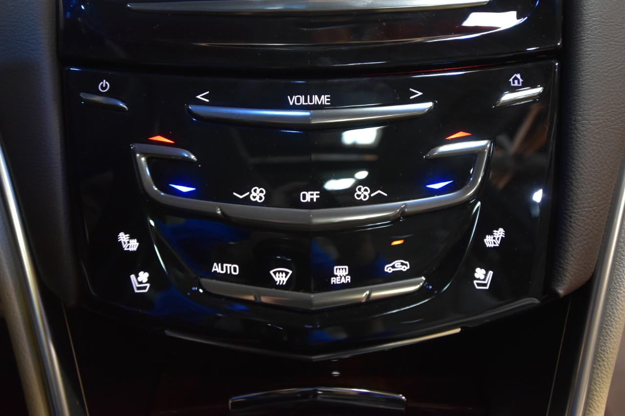 Cadillac XTS 4dr Sdn Luxury FWD 2013