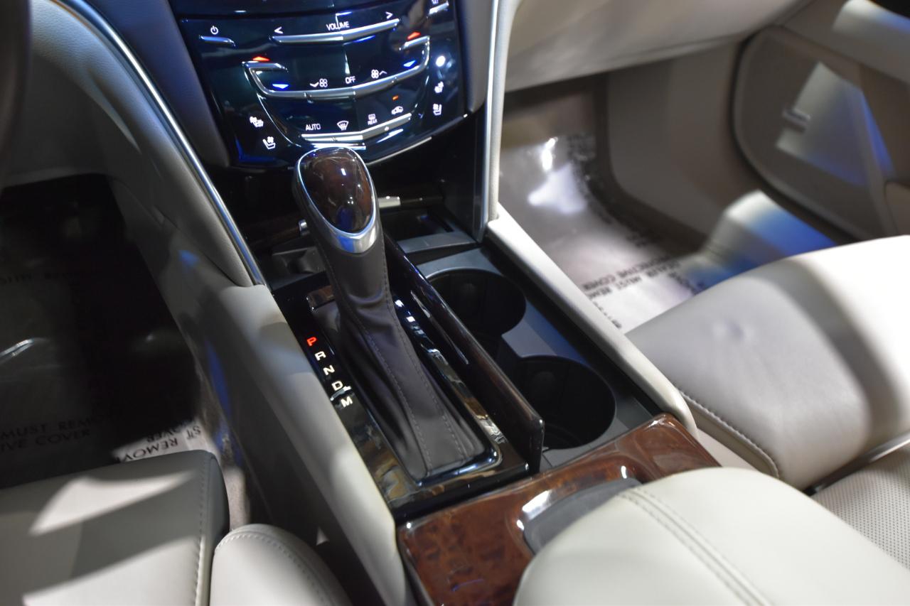 Cadillac XTS 4dr Sdn Luxury FWD 2013