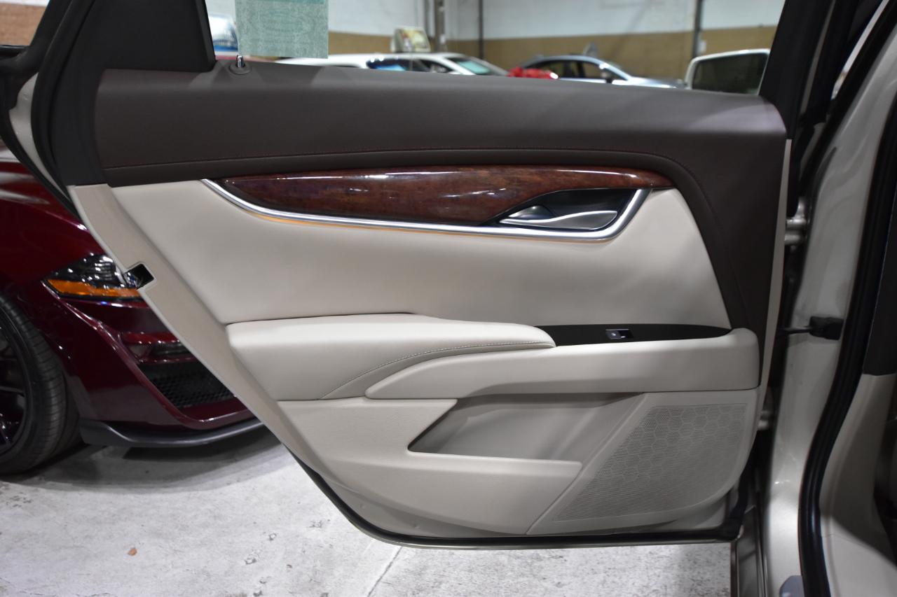 Cadillac XTS 4dr Sdn Luxury FWD 2013