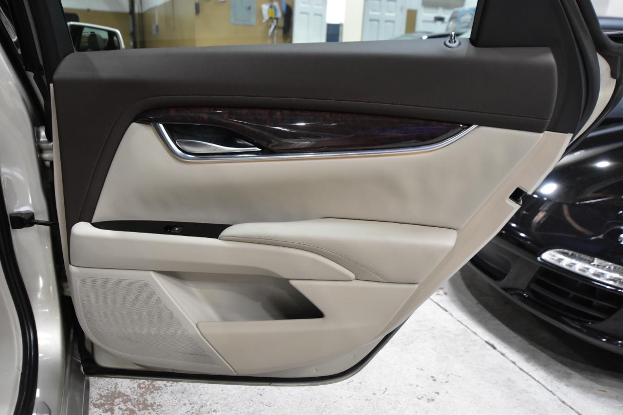 Cadillac XTS 4dr Sdn Luxury FWD 2013