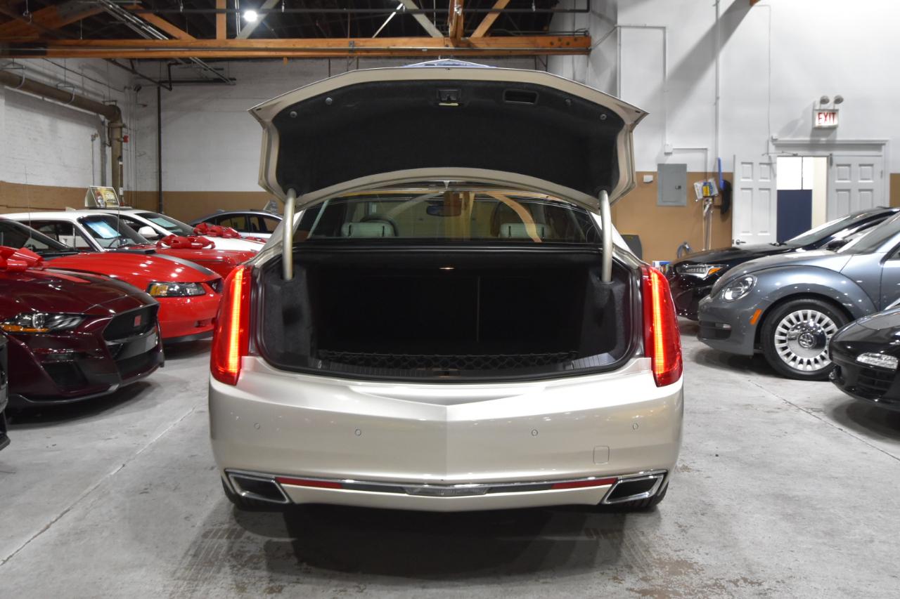 Cadillac XTS 4dr Sdn Luxury FWD 2013