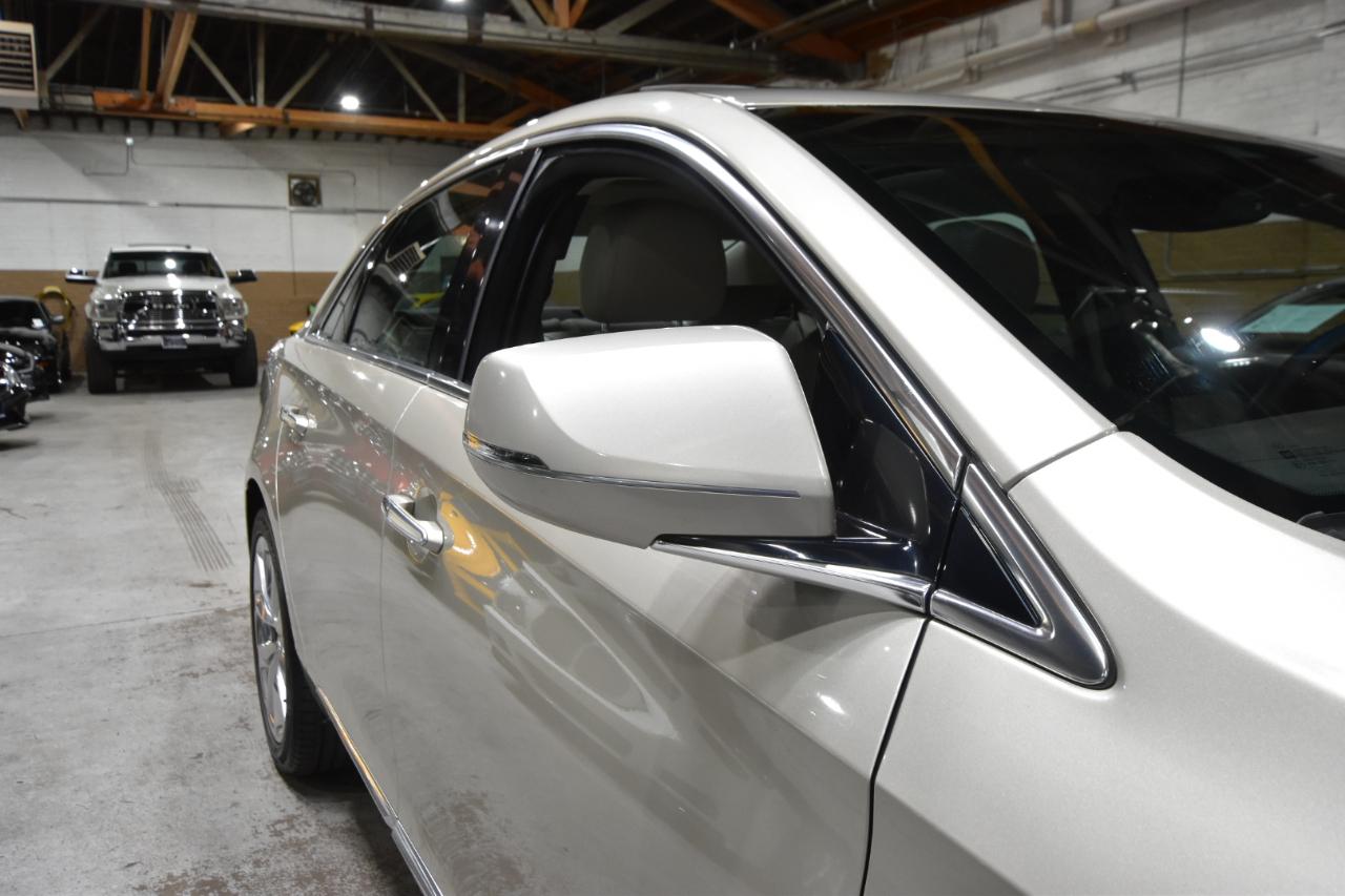 Cadillac XTS 4dr Sdn Luxury FWD 2013