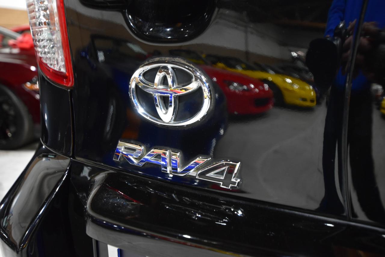 Toyota RAV4 4WD 4dr 4-cyl 4-Spd AT Ltd (Natl) 2011