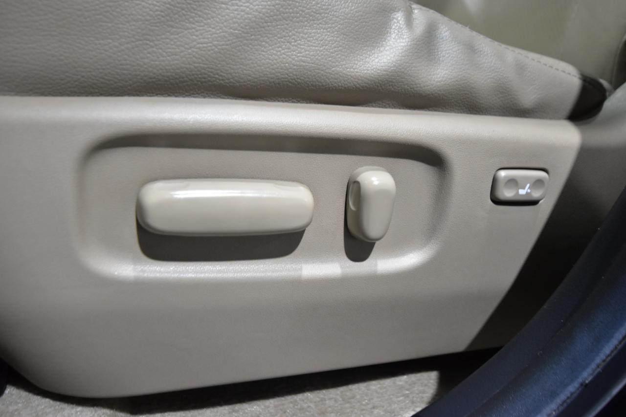 Toyota RAV4 4WD 4dr 4-cyl 4-Spd AT Ltd (Natl) 2011