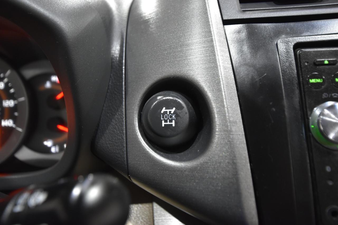 Toyota RAV4 4WD 4dr 4-cyl 4-Spd AT Ltd (Natl) 2011