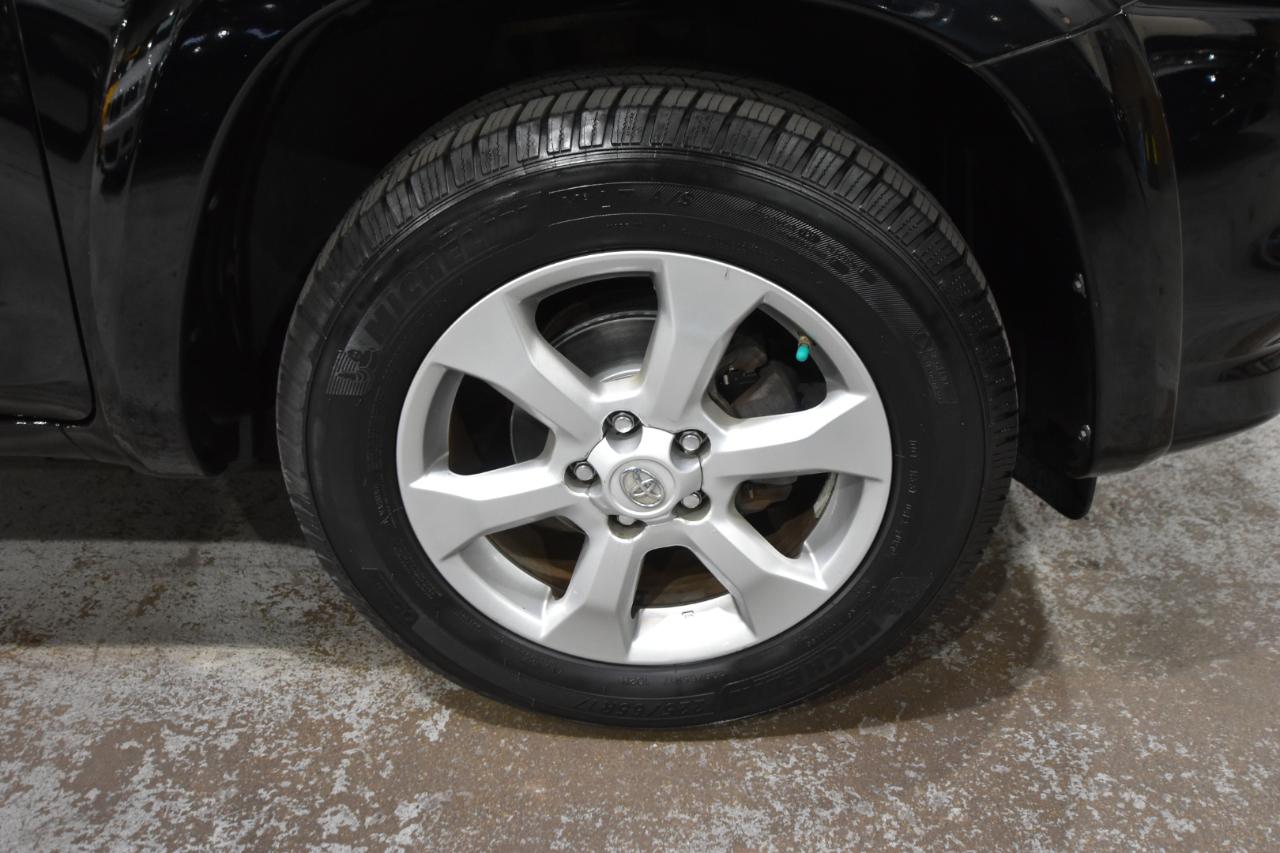 Toyota RAV4 4WD 4dr 4-cyl 4-Spd AT Ltd (Natl) 2011