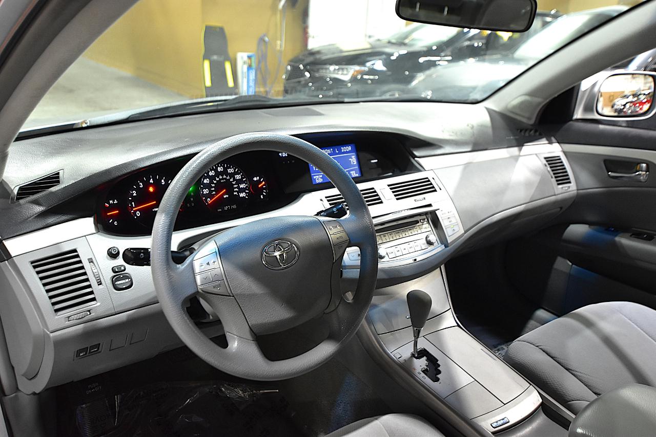 Toyota Avalon 4dr Sdn XL (Natl) 2006