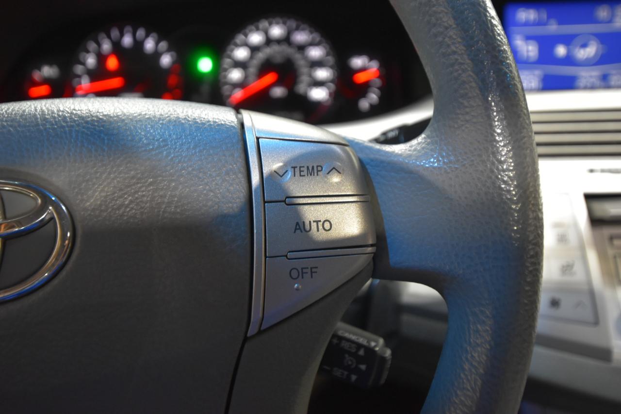 Toyota Avalon 4dr Sdn XL (Natl) 2006