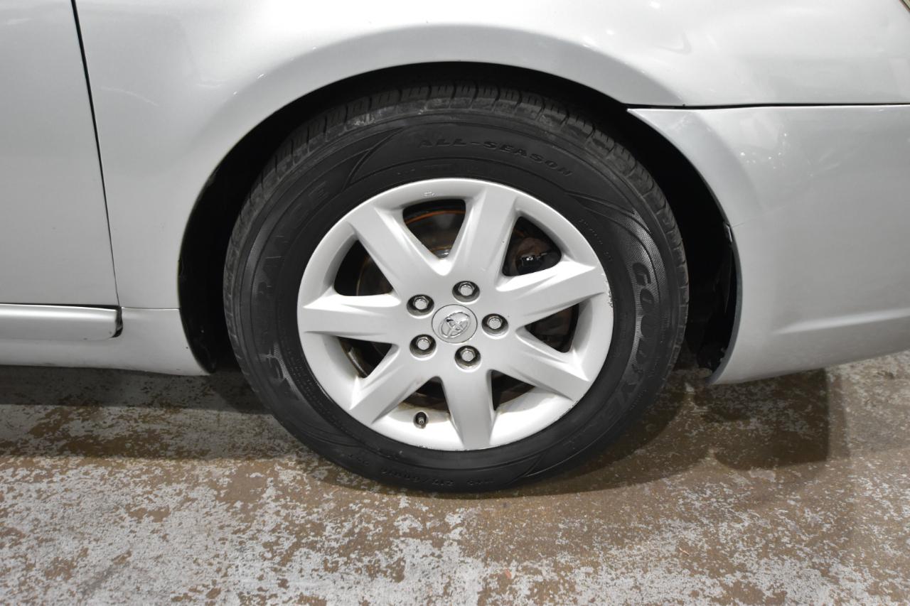 Toyota Avalon 4dr Sdn XL (Natl) 2006