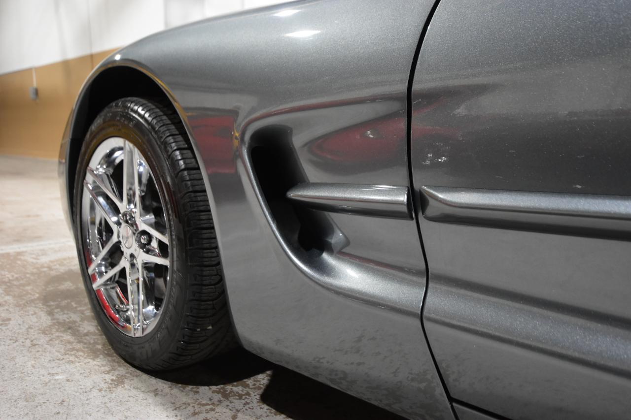 Chevrolet Corvette 2dr Cpe 2004