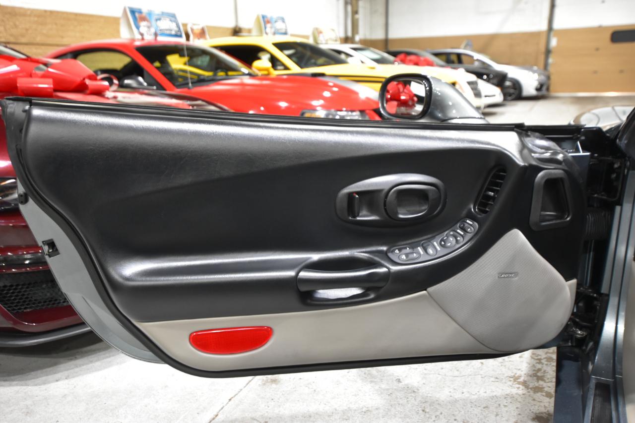 Chevrolet Corvette 2dr Cpe 2004