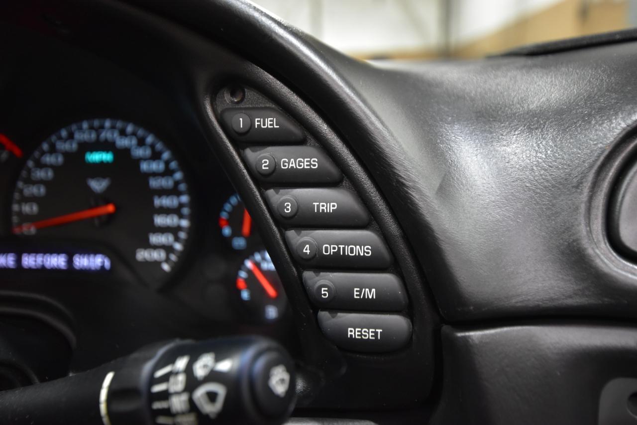 Chevrolet Corvette 2dr Cpe 2004