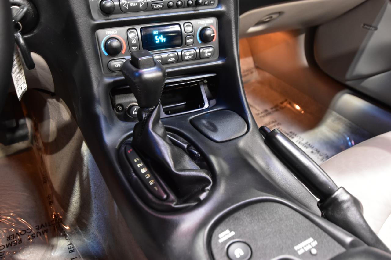 Chevrolet Corvette 2dr Cpe 2004