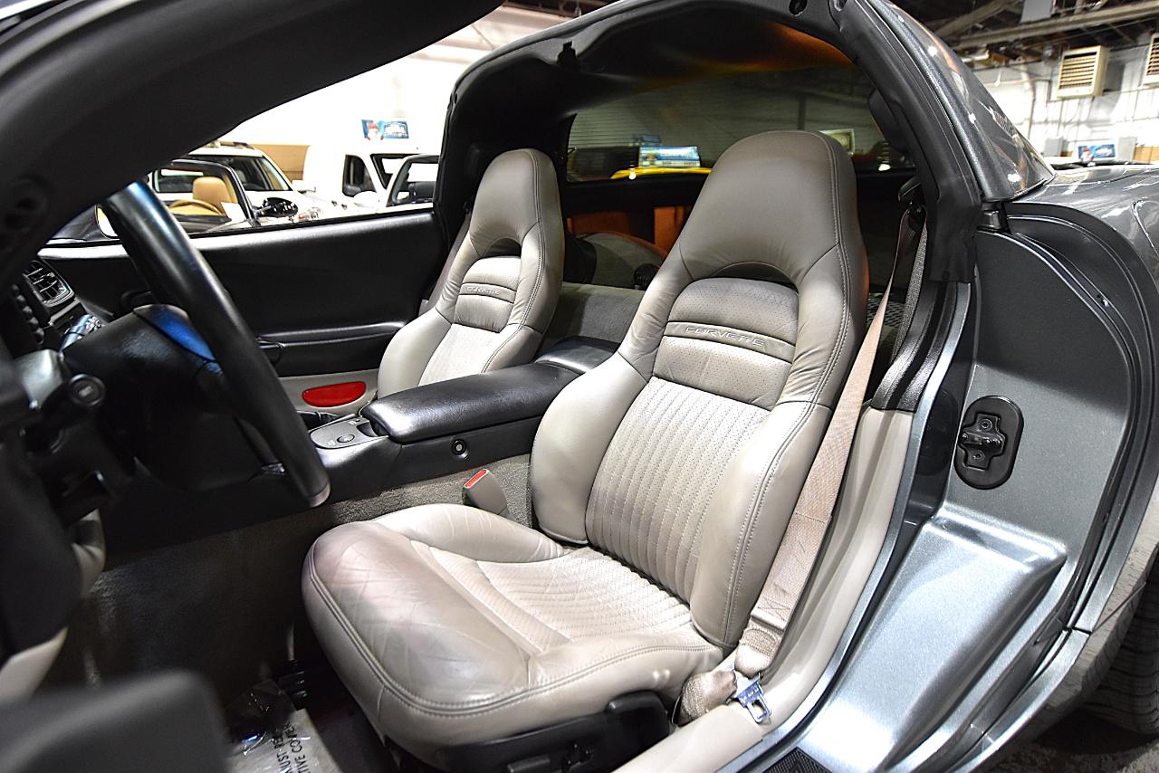 Chevrolet Corvette 2dr Cpe 2004