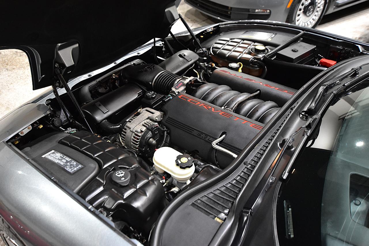 Chevrolet Corvette 2dr Cpe 2004