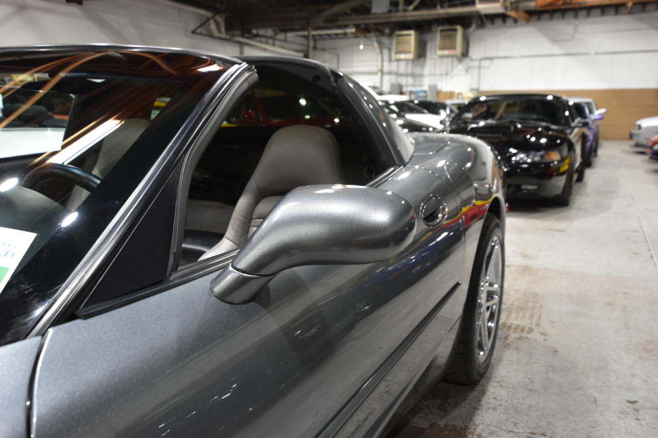 Chevrolet Corvette 2dr Cpe 2004