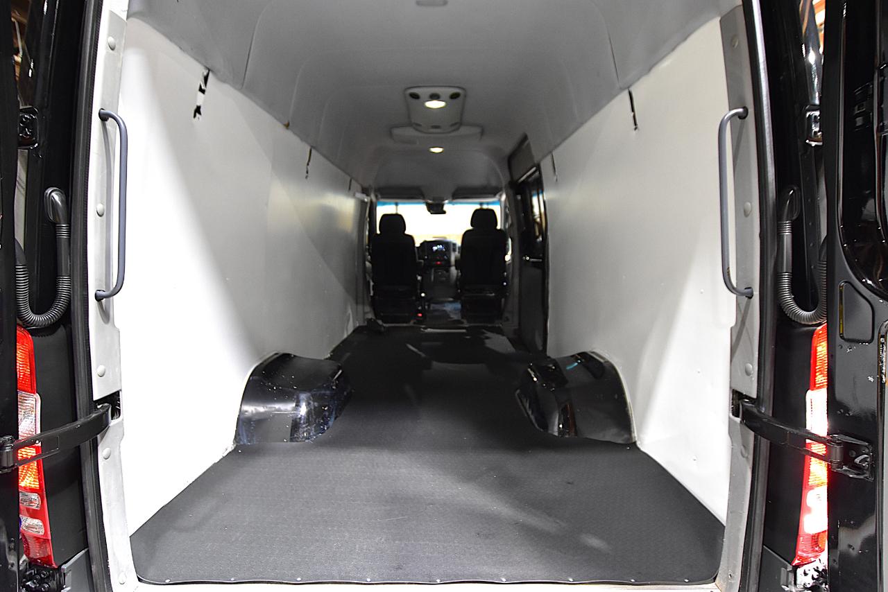 Mercedes-Benz Sprinter Cargo Vans RWD 3500 170" 2015