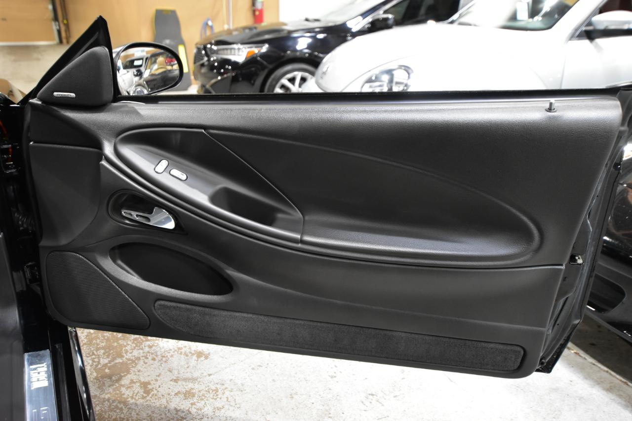 Ford Mustang 2dr Cpe Premium Mach 1 2004