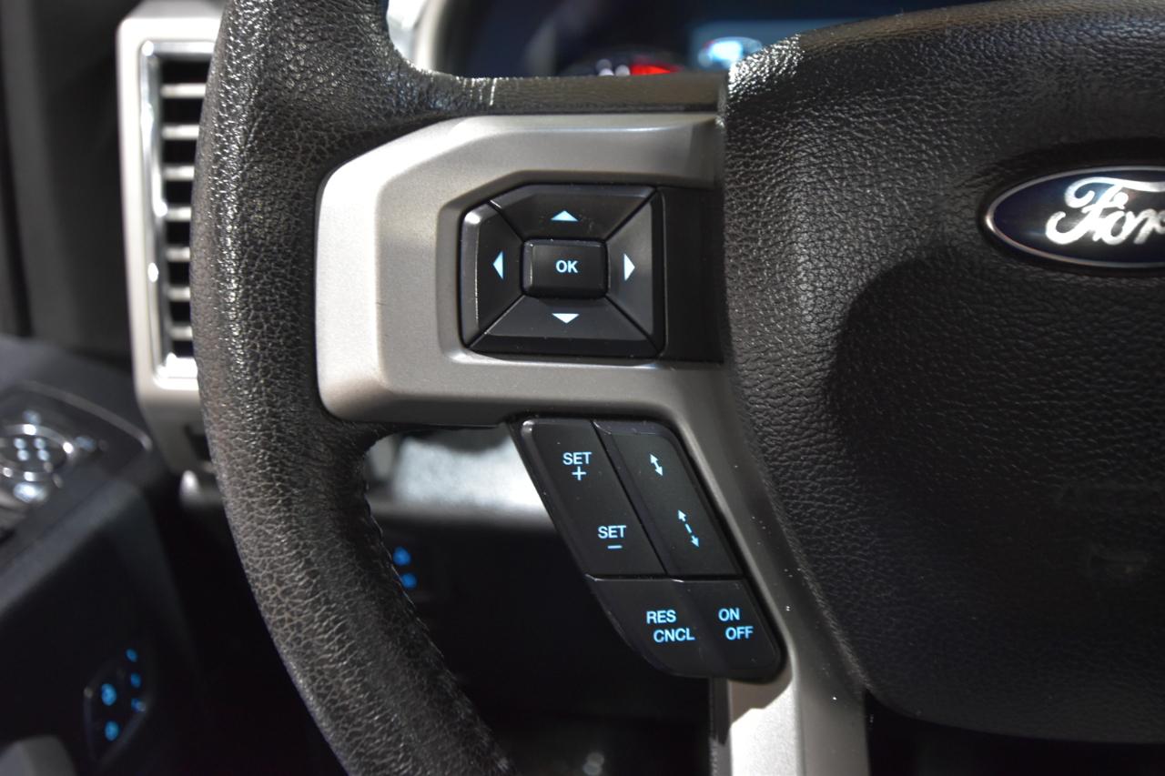 Ford F-150 4WD SuperCrew 145" Lariat 2015