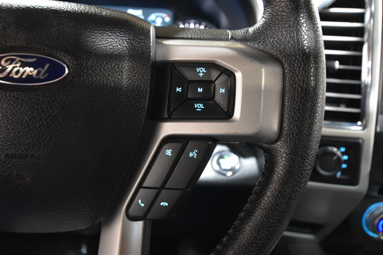 Ford F-150 4WD SuperCrew 145" Lariat 2015