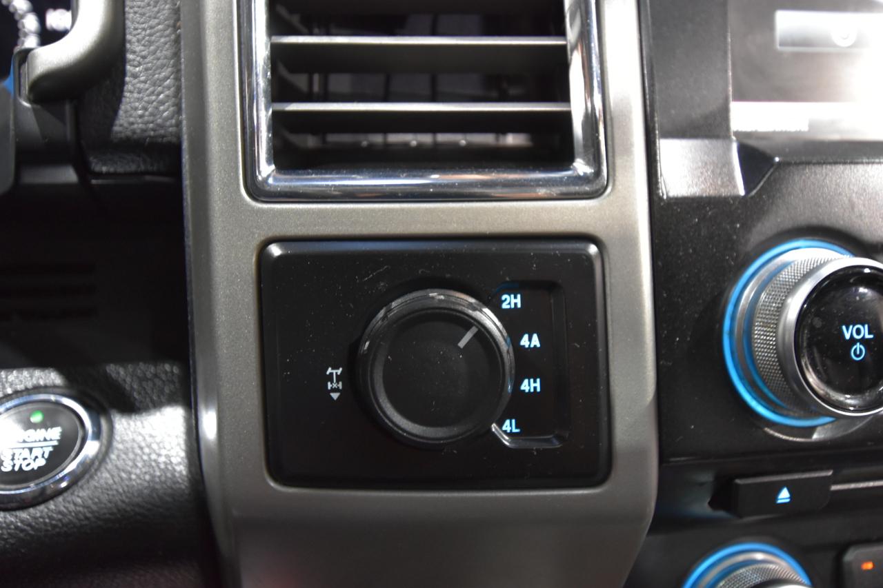 Ford F-150 4WD SuperCrew 145" Lariat 2015