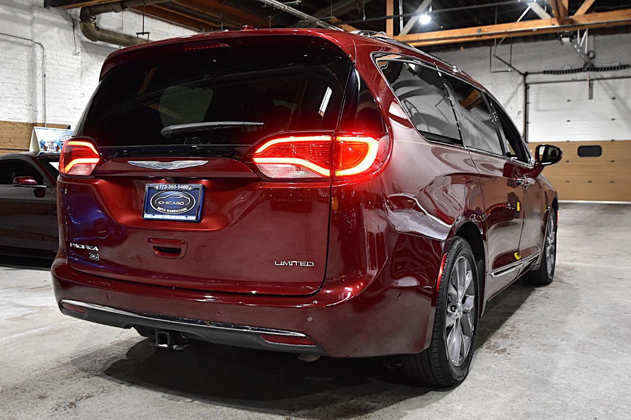 Chrysler Pacifica Limited 35th Anniversary FWD *Ltd Avail* 2020