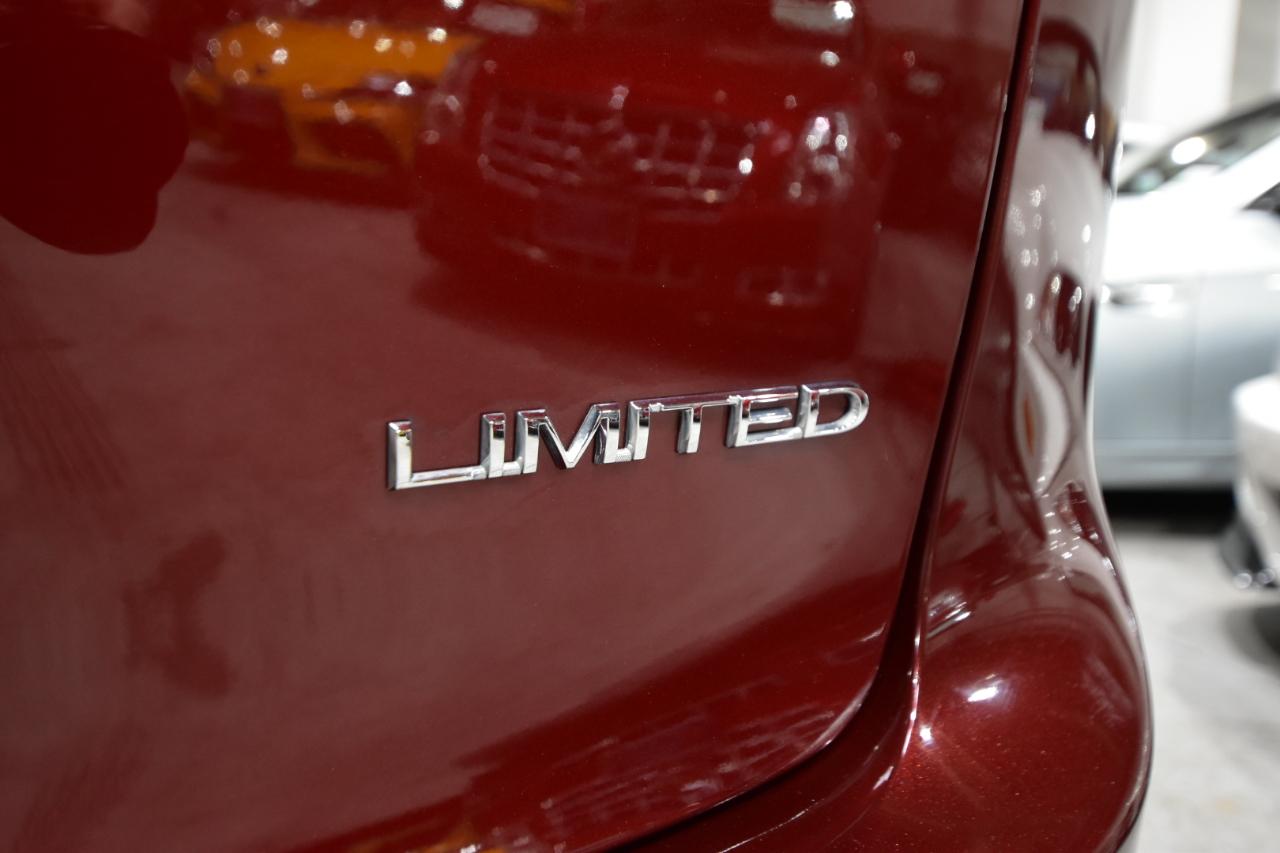 Chrysler Pacifica Limited 35th Anniversary FWD *Ltd Avail* 2020