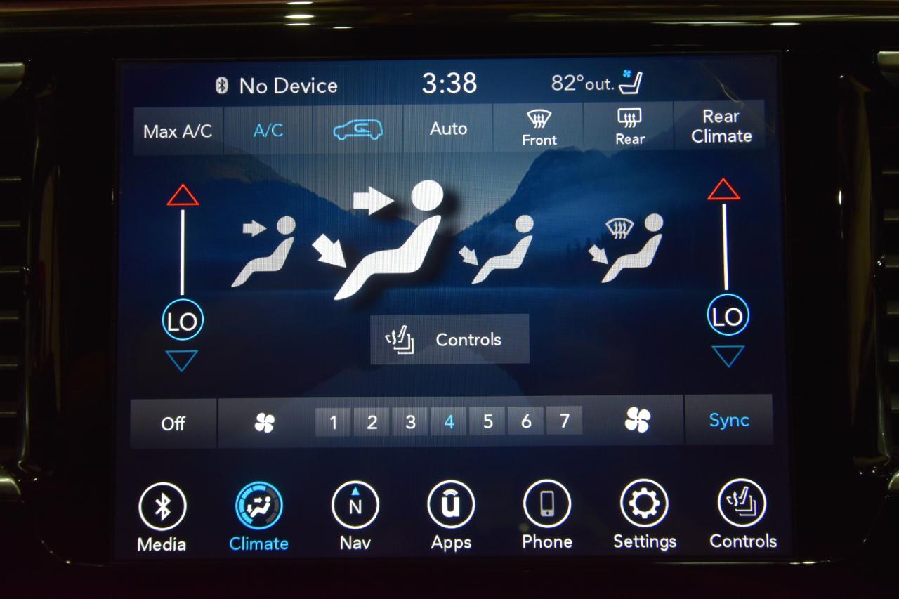 Chrysler Pacifica Limited 35th Anniversary FWD *Ltd Avail* 2020