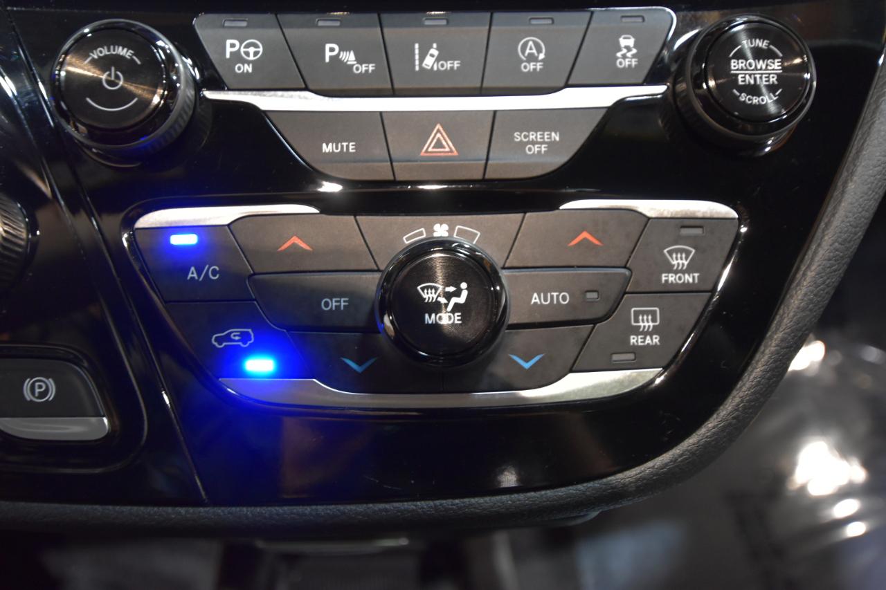 Chrysler Pacifica Limited 35th Anniversary FWD *Ltd Avail* 2020