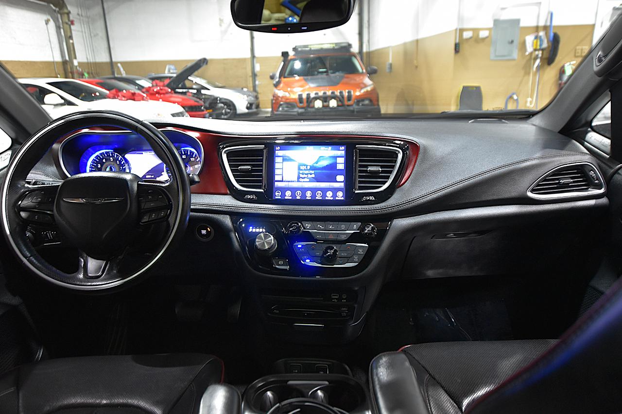 Chrysler Pacifica Limited 35th Anniversary FWD *Ltd Avail* 2020