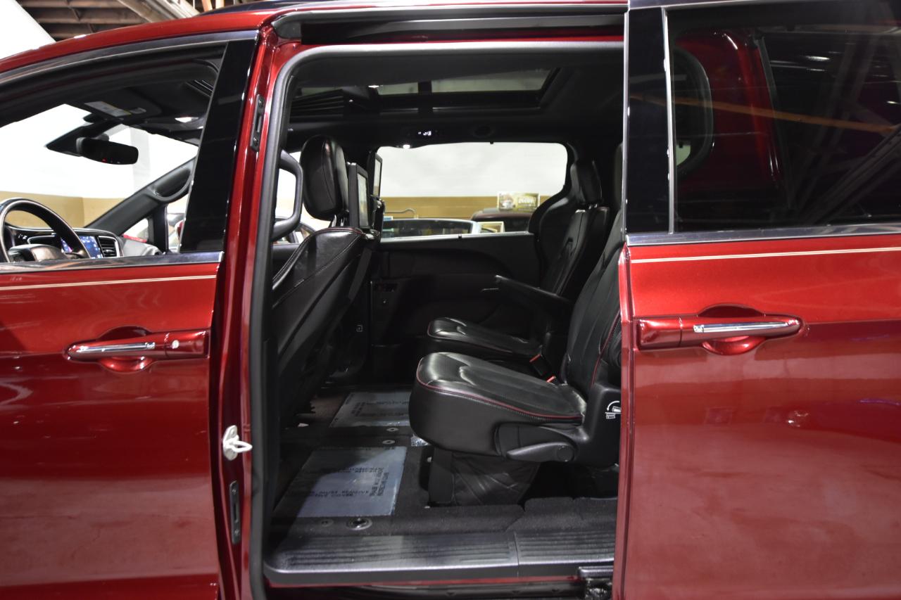 Chrysler Pacifica Limited 35th Anniversary FWD *Ltd Avail* 2020