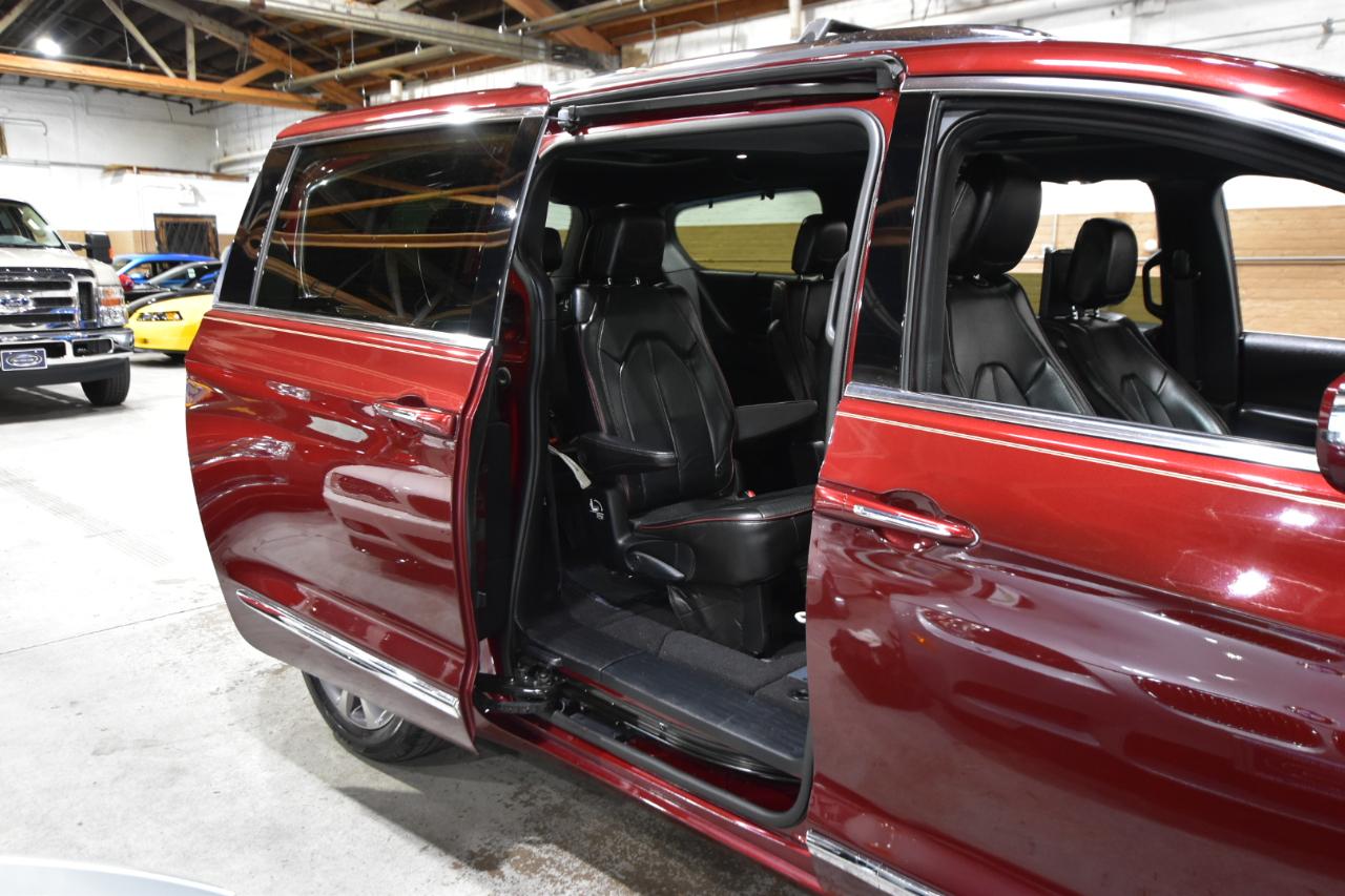 Chrysler Pacifica Limited 35th Anniversary FWD *Ltd Avail* 2020
