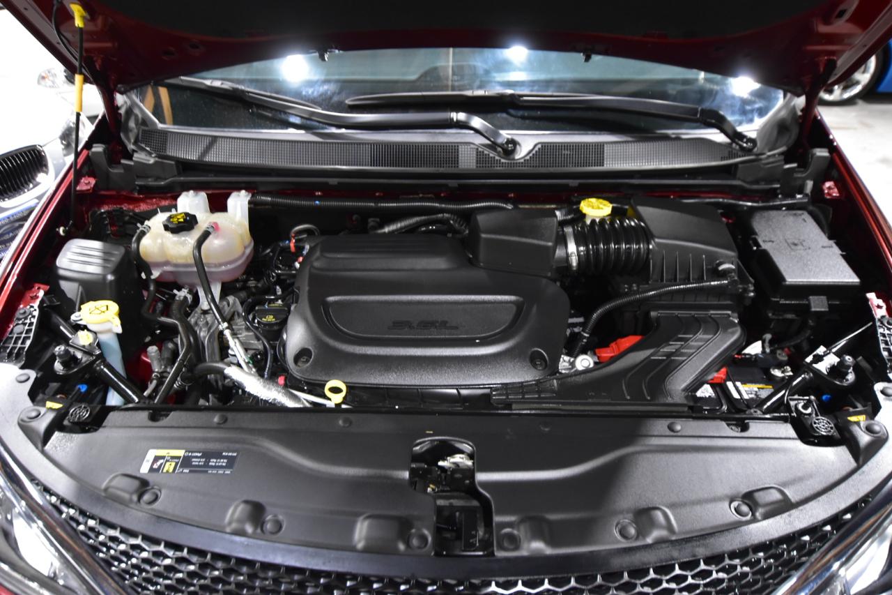 Chrysler Pacifica Limited 35th Anniversary FWD *Ltd Avail* 2020