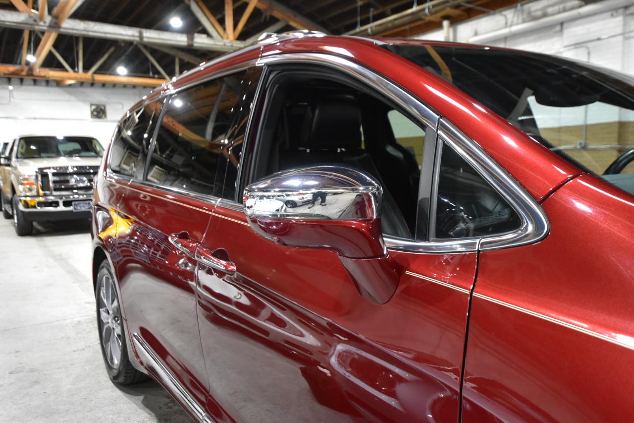 Chrysler Pacifica Limited 35th Anniversary FWD *Ltd Avail* 2020