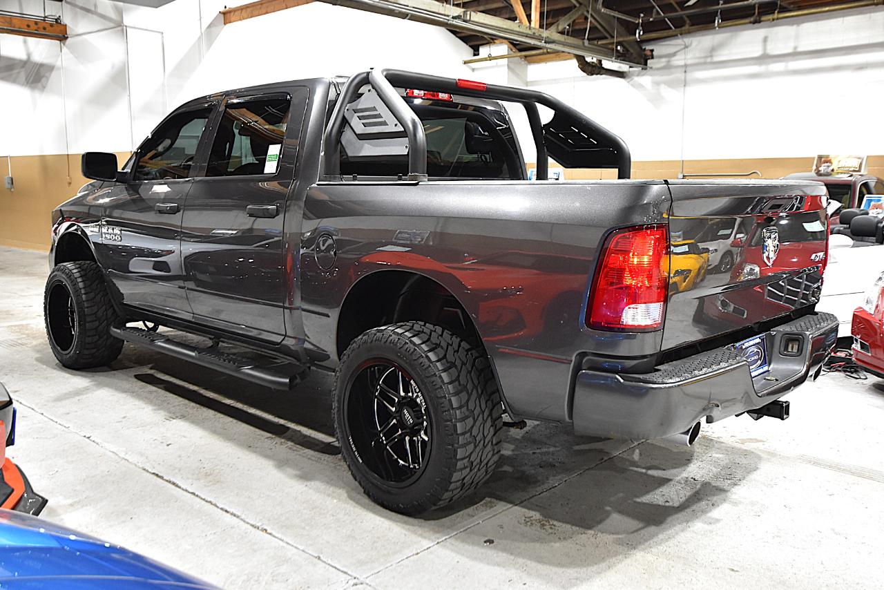 RAM 1500 Express 4x4 Crew Cab 5'7" Box 2017