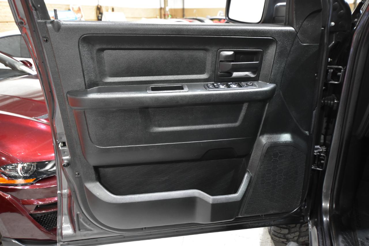 RAM 1500 Express 4x4 Crew Cab 5'7" Box 2017
